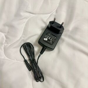 Universal Micro-USB Wall Charger – EU Plug, 5V Power Adapter with Cable